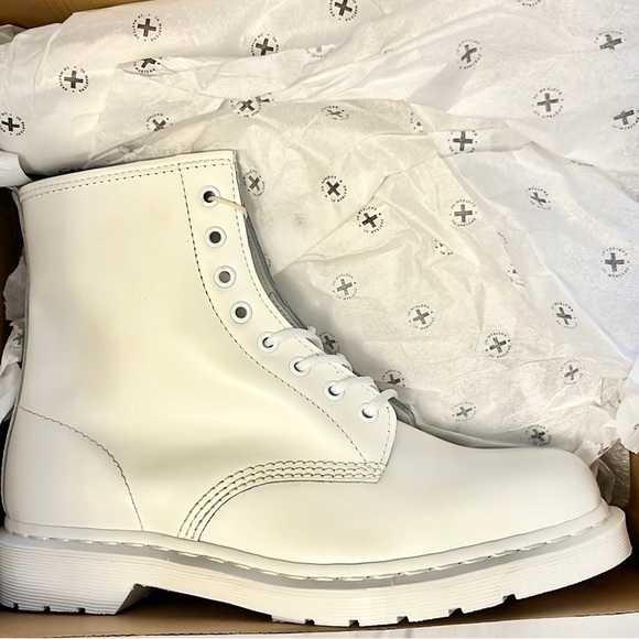 Doc Martens 1460 Mono White Smooth Unisex Combat Boots #14357100 New in Box - Picture 7 of 12